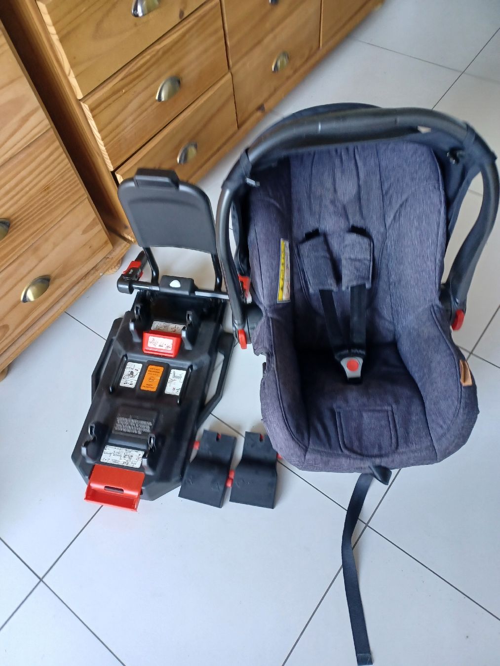 ABC Design Seggiolini per auto: Babyschale Hazel,Isofix,Kinderwagenadapter von ABC Design – Usato da Heimberg venduto da SperiSperu
