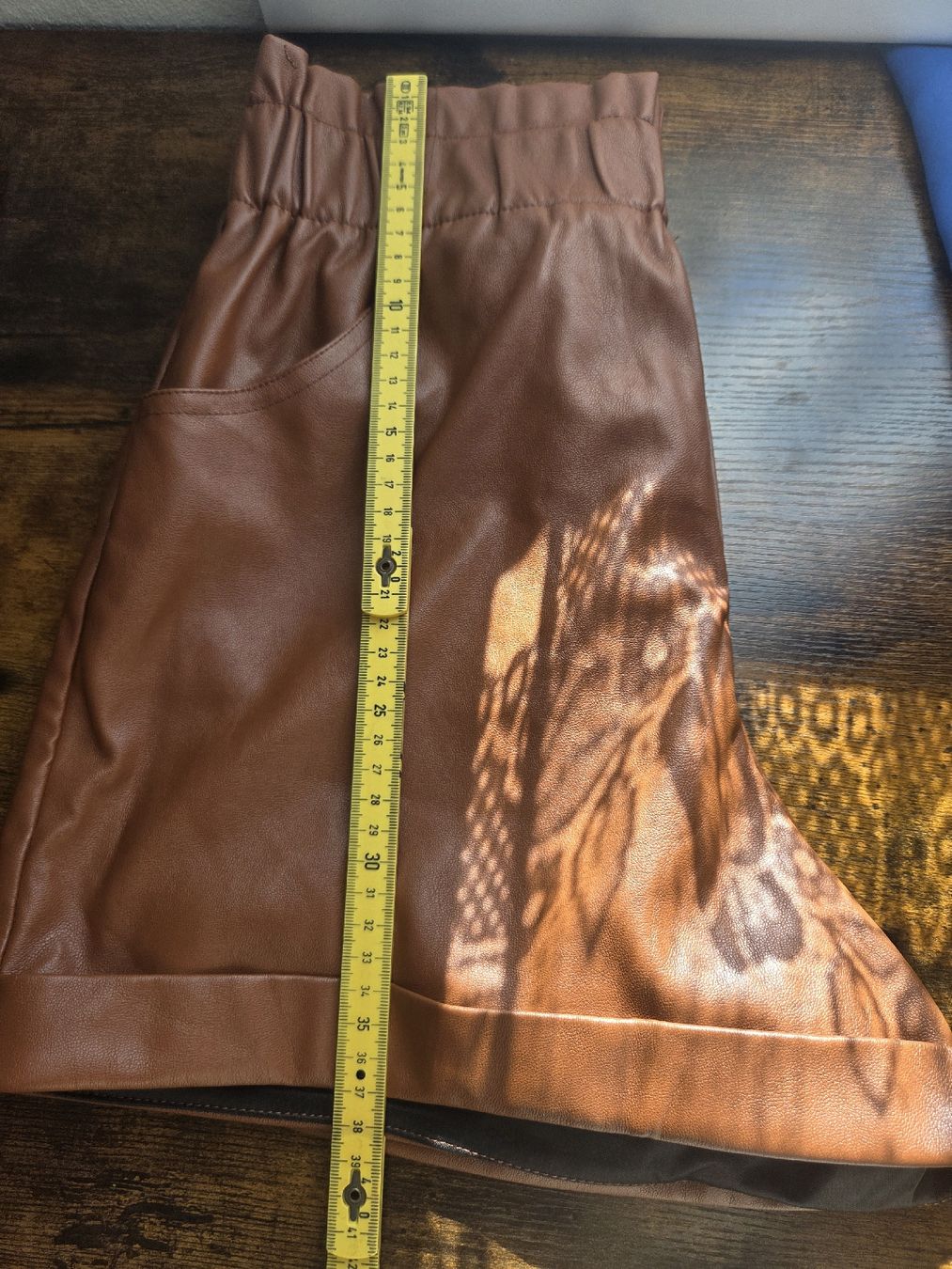 Pull&Bear Pantaloni: Shorts Pull&Bear Kunstleder braun Grösse M gebraucht – Usato da Winterthur venduto da Maricels_Boutique 6