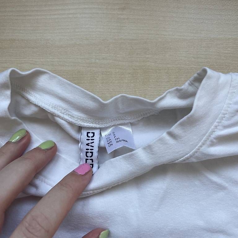 Chemises, Tops & T-shirts: Baby tee S – D'occasion à Itingen par alexasoldie 1