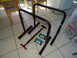 Fitnessgeräte Klimmzugstange, Liegestützgriffe, Patellaren