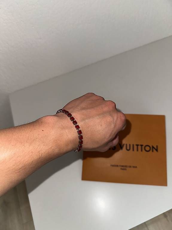 Bracciali & Braccialetti: Armband silber mit rote steine – Usato da Hitzkirch venduto da Oli.Fashion