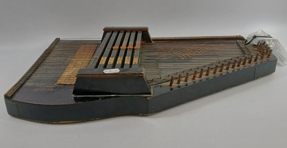 Antike Zither „Olympia“ (Gebraucht) in Bern für CHF 50 – nur Abholung ...