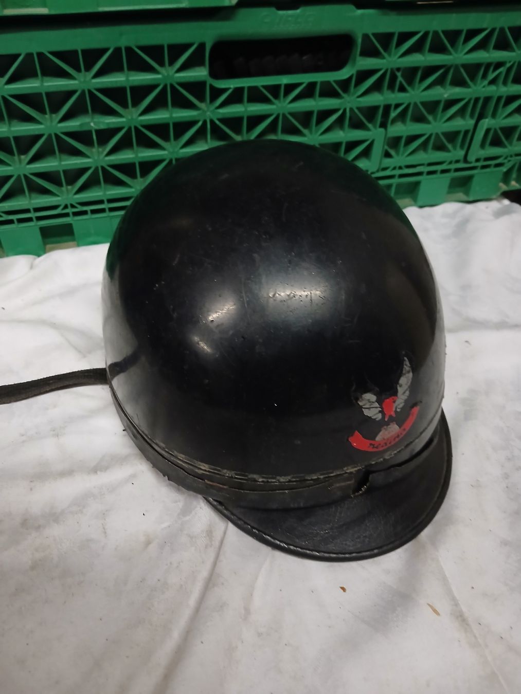 Casques & visières: Motorradhelm Halbschale schwarz gebraucht mit Gebrauchs – D'occasion à Belp par Guadalupe84