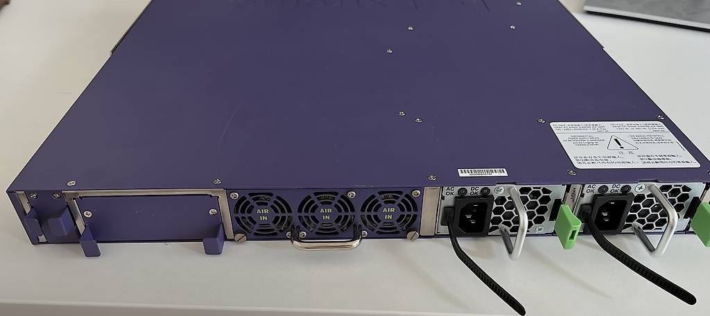 Hubs & Switches: 48 Port Netzwerk Switch – D'occasion à Brunnen par Versio 3