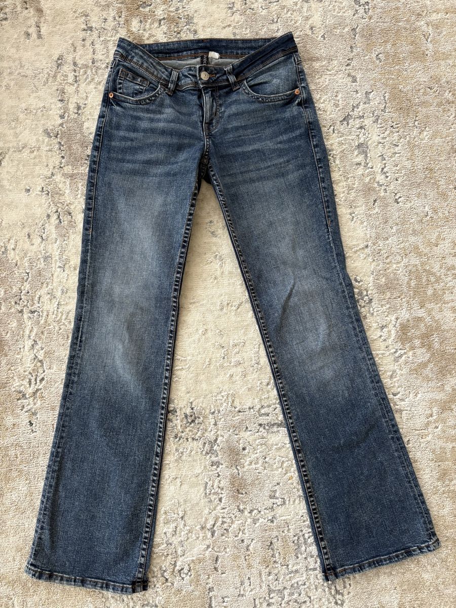 H&M Jeans: Bootcut Damenjeans in Blau – Neu (gemäss Beschreibung) aus Balzers von lea_sy5p