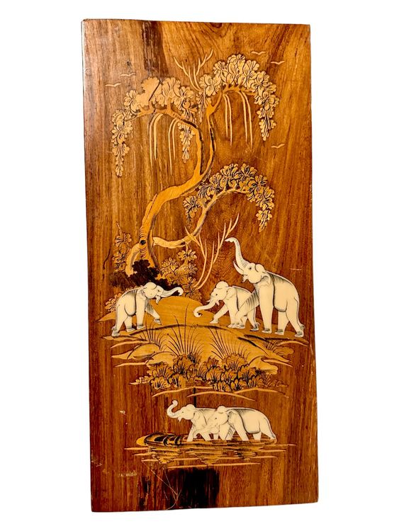 Famille d'éléphants - Frise murale en bois multicolore