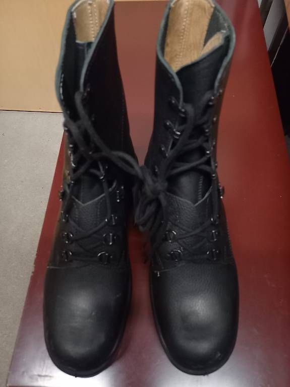 Scarpe da uomo: Kampfstiefel 90 300 (ca. Gr. 45) – Nuovo (secondo la descrizione) da Utzenstorf venduto da Werfer