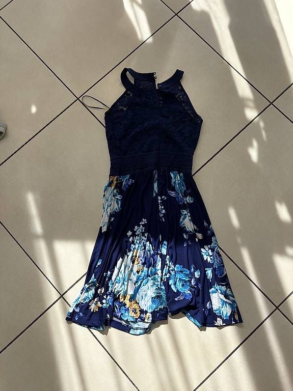 Robes: Robe femme  – D'occasion à Genève par Chek_ka 1