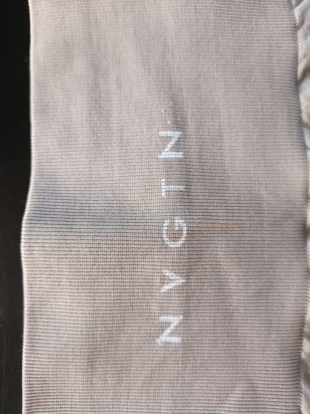 NVGTN Leggings: NVGTN Sporthose lang baige – Usato da Richigen venduto da flv.krbs 1