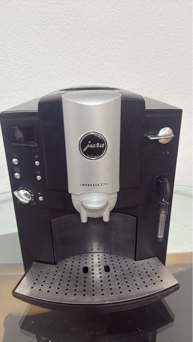 Machine à café Jura Impressa E75 - Parfait pour l'hiver! (D'occasion) à ...