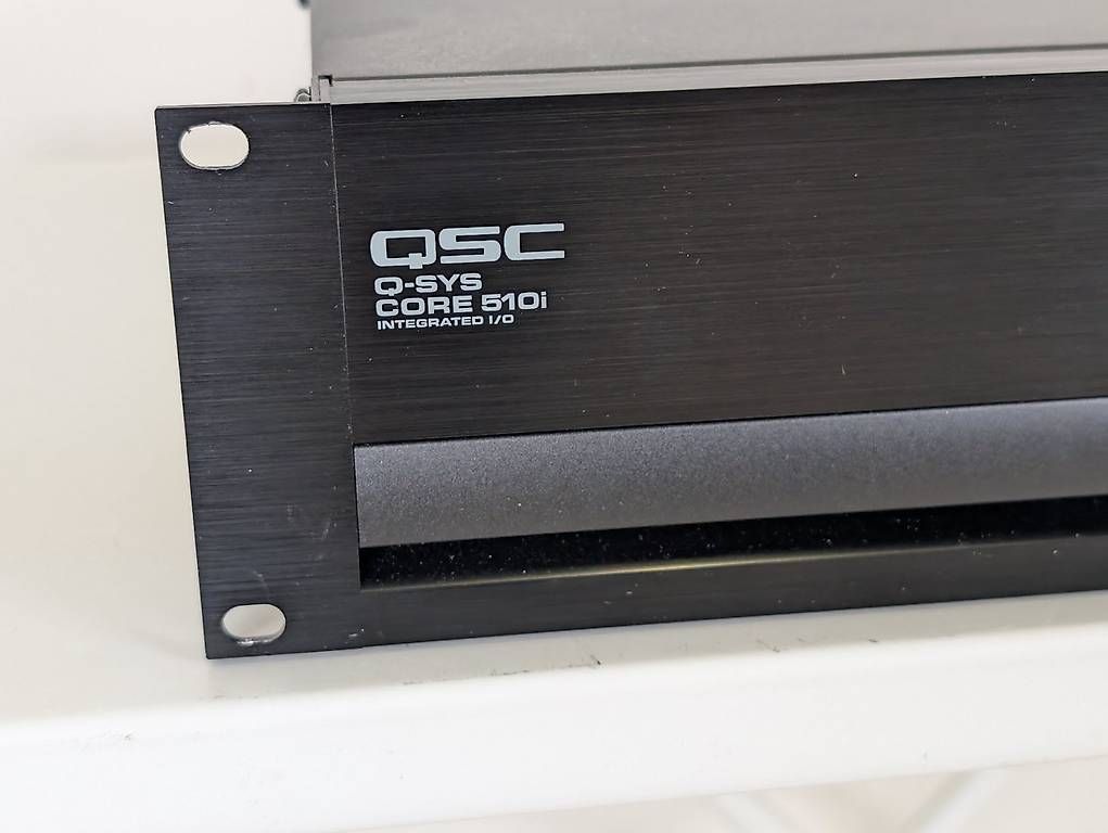 Server: Q-Sys Core 510i inkl Dante Karte UCI + Scripting – Usato da Winterthur venduto da Gemini235000