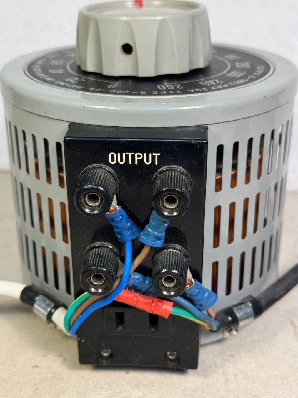 Electrotechnique: Transformer Variac – D'occasion à Ins par funkflieger 1