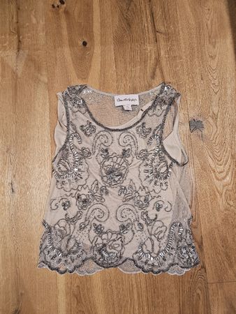 Edles Spitzen-Top mit Perlenbesatz 