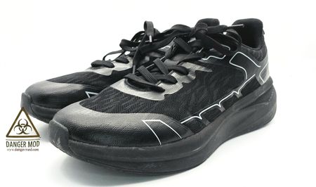 Baskets noires élégantes, pointure 45EU