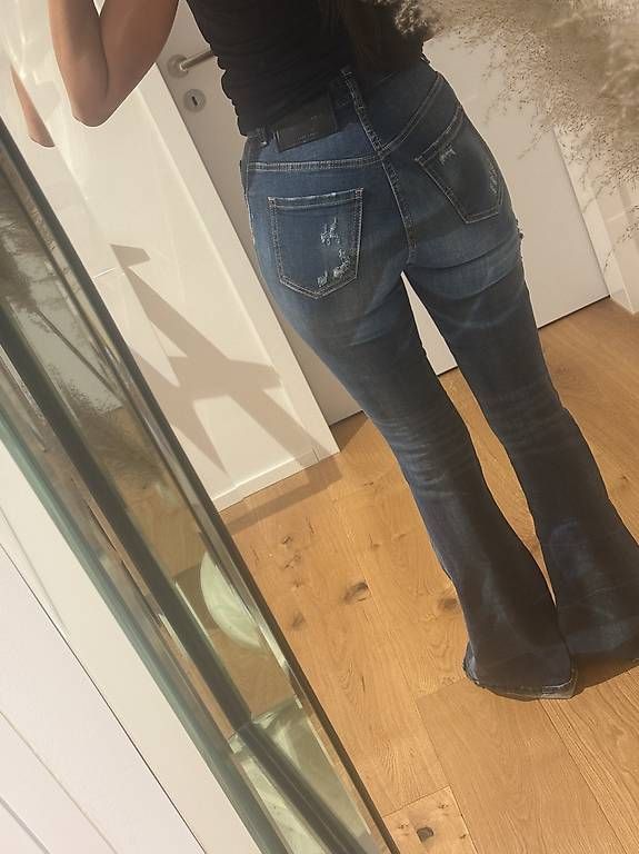 Jeans: Jeans Dsquared2 Neupreis 698,- Grösse 36 – Usato da Stein AG venduto da lil_l8tz 3