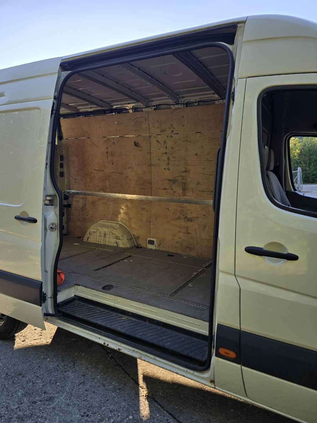 VW Nutzfahrzeuge: VW Crafter 35 Lieferwagen – Gebraucht aus Fischingen von Produktix 6