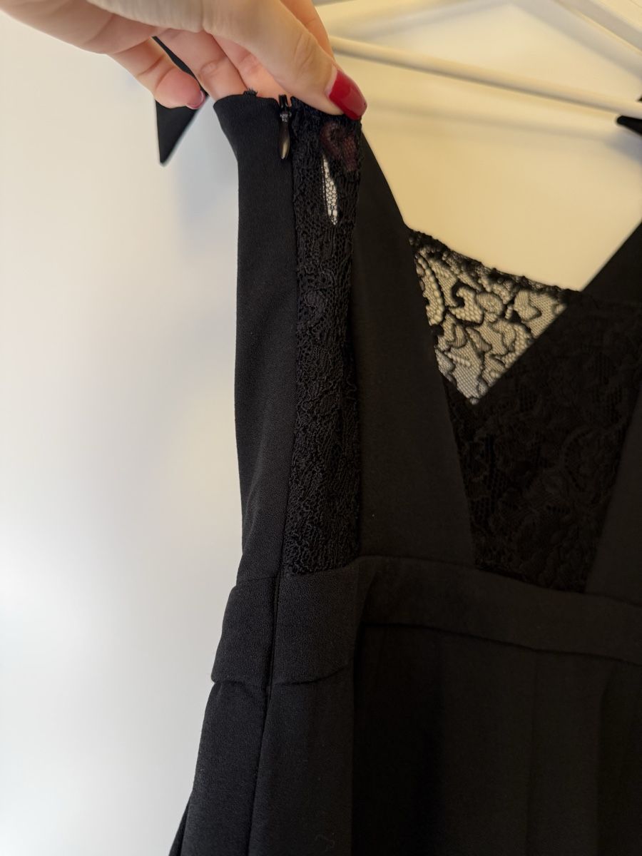 Tute: Chic Black Romper with Lace Detail - XS – Nuovo (secondo la descrizione) da Meggen venduto da nik_5g2v 5