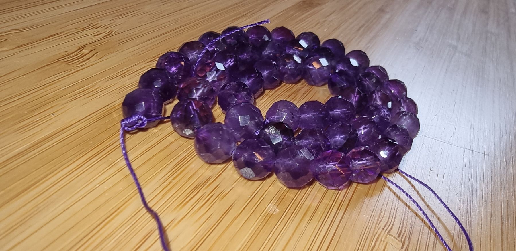 Minerali & Pietre curative: Amethyst 8mm. facettiert Strang – Nuovo e nell'imballaggio originale da Menziken venduto da Mirager