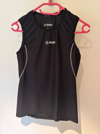 Sherpa Sportshirt ärmellos schwarz Grösse M gebraucht