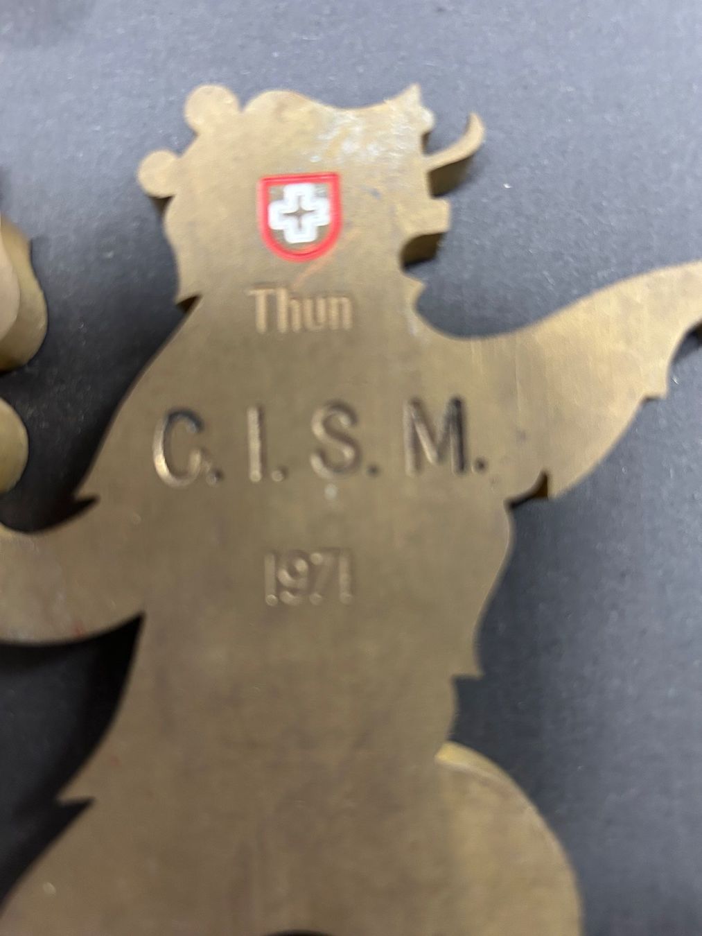 Statuette: Bär FigurMetall Thun CISM 1971 Emblem – Usato da Gunten venduto da Cnd 1