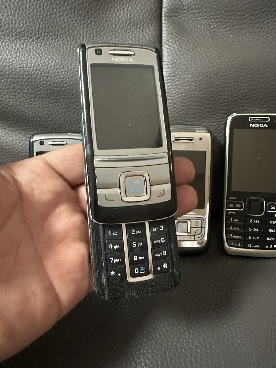 Nokia Telefoni cellulari / Smartphones: Nokia Handy Konvolut 4x – Difettoso da Heerbrugg venduto da Amazon38 1