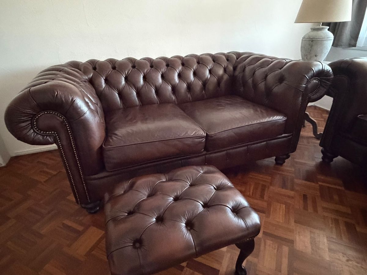Chesterfield Sofas: Chesterfield Original 2-er Sofa – Neuf (Voir description) à Wangen SZ par Knivi