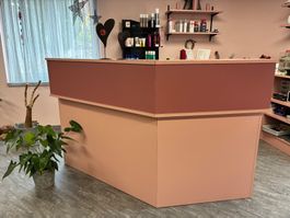 Coiffeur- Korpus- Ladentheke