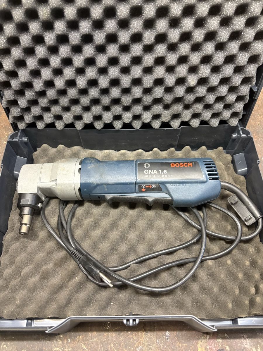 Tutte le macchine: Bosch GNA 1,6 Blechknabber – Usato da Arni AG venduto da Erfolgreich