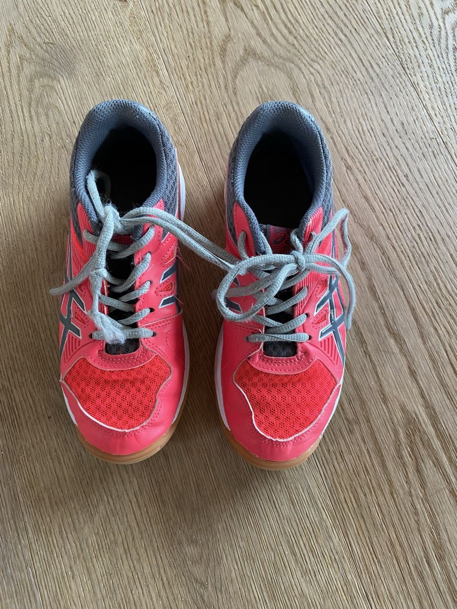 Asics Scarpe per ragazzi: Schuhe asics Gr. 33.5 – Usato da Lützelflüh-Goldb venduto da N.H. 1