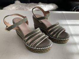 Kani Sandalen Keilabsatz grün Perlen Grösse 38 neuwertig
