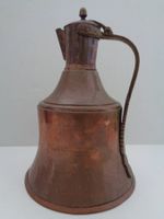 Alter grosser Kupferkrug