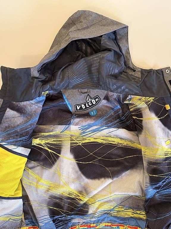 Volcom Giacche: Volcom Snowboard-/Skijacke  Grau  Grösse S – Usato da Murten venduto da JCapt 2