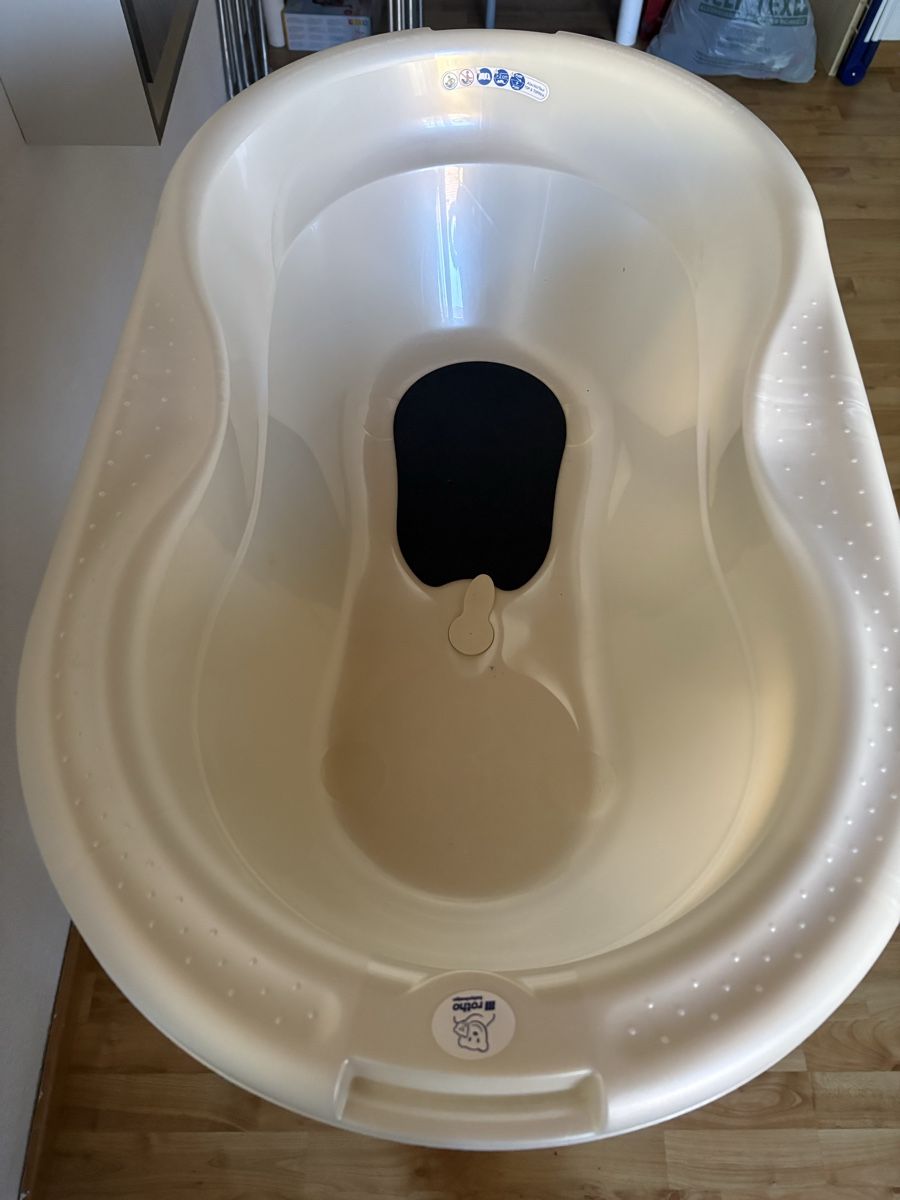 Vasche da bagno: Babybadewanne mit Ständer – Usato da Kefikon TG venduto da DanielaRovere