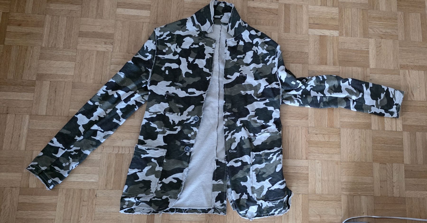 Vestes: veste motif militaire coton – D'occasion à Yverdon-les-Bains par van_dq65