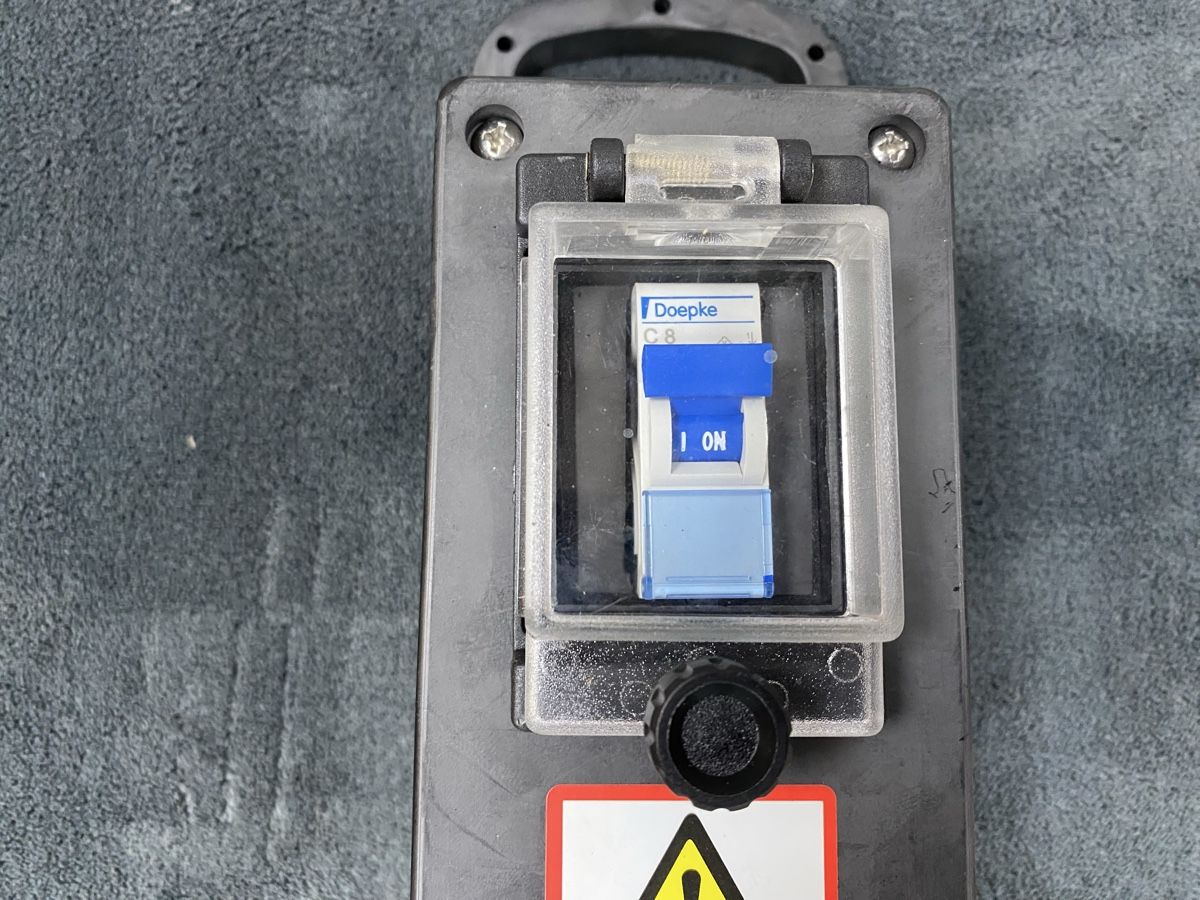 Alimentazione elettrica: Demelectric  Stromverteiler Typ 820 – Usato da Hägglingen venduto da Karin0802 1