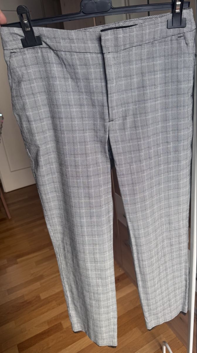 Pantaloni: Pantaloni Zara Basic Collection - Taglia M – Usato da Locarno venduto da tos_tgc9