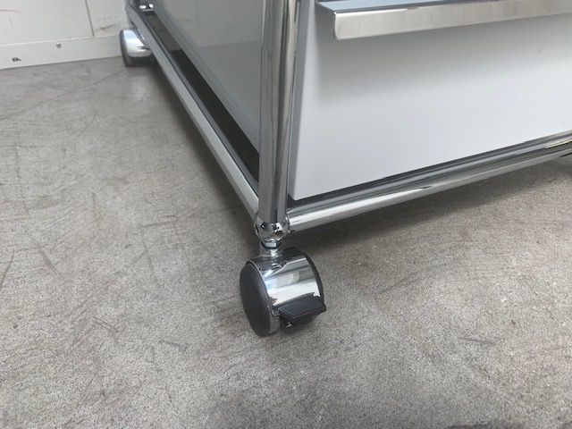 USM Banconi: USM Rollkorpus in lichtgrau – Nuovo (secondo la descrizione) da St. Gallen venduto da MSMoebelhandel 2