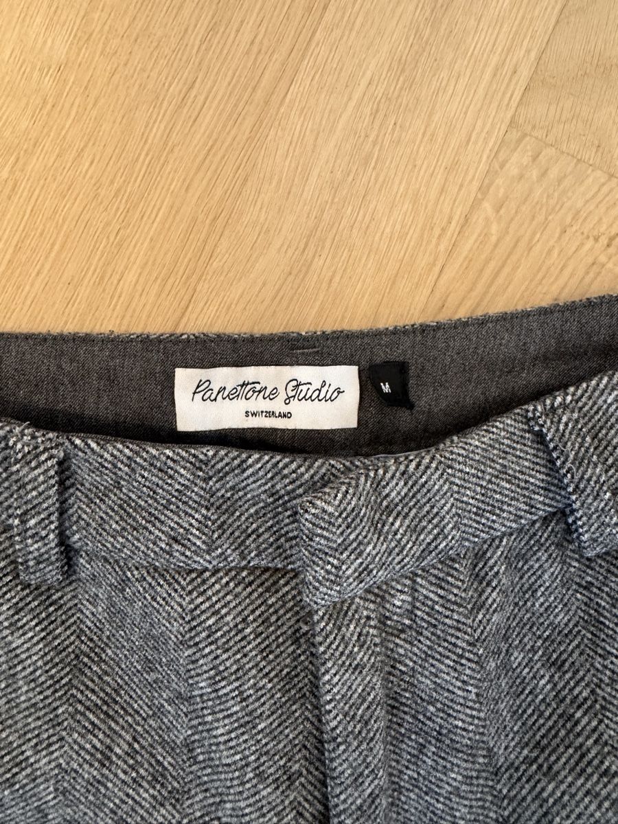 Hosen: Damen Woll-Hose Grau Muster Grösse M – Gebraucht aus Dübendorf von ClaraS. 1