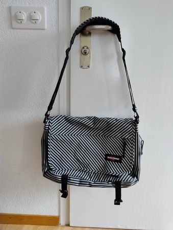 Schultertasche Eastpak, ungebraucht / Sac jamais utilisé