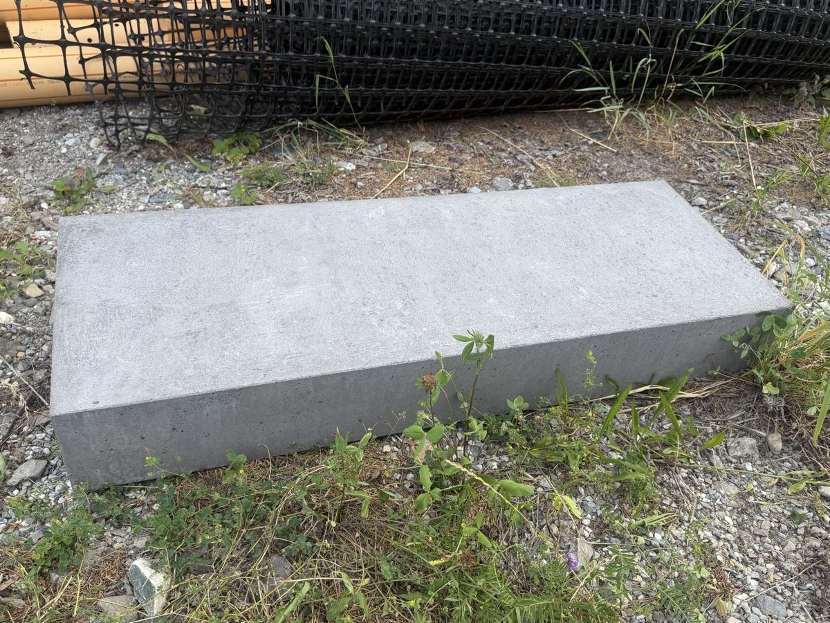 Treppen: Betonblockstufe  – Neu (gemäss Beschreibung) aus Flims Dorf von inf_dj8q 2