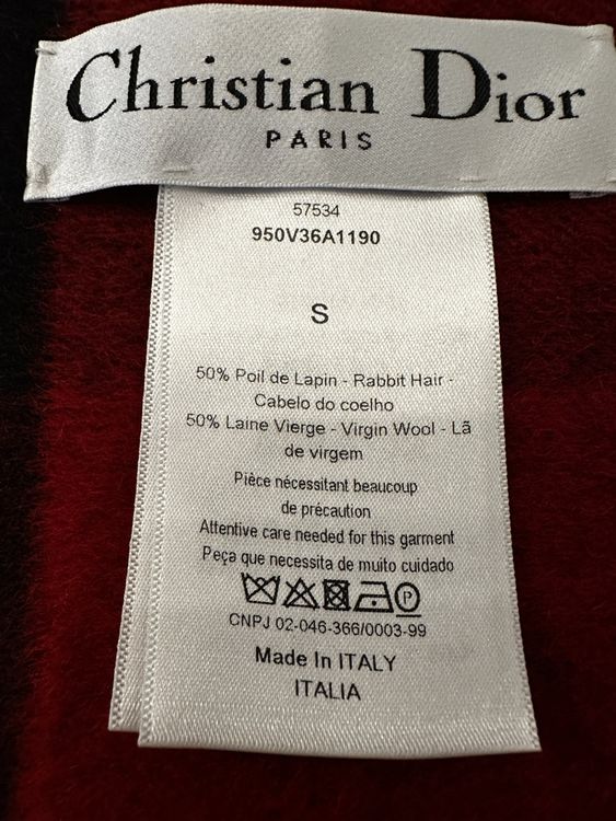 Dior, Questo capo è un capo d'abbigliamento firmato Christia (Neu ...