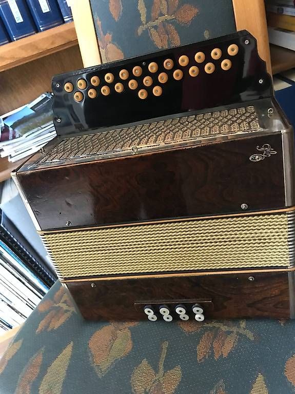 Musikinstrumente: accordeon diatonique Hohner – Gebraucht aus Neuchâtel von salade03