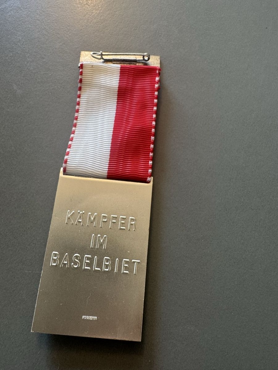Swiss Plaketten & Abzeichen: 4 Kantonalstich Baselland Schützenabzeichen Schützen – Gebraucht aus St. Gallen von sourced_limited 5
