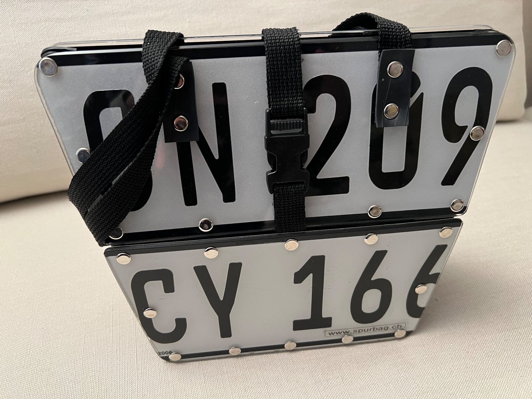 Borse da donna: Handtasche SPURbag - Trapez - Autoschilder – Usato da St. Gallen venduto da Sale_Ted