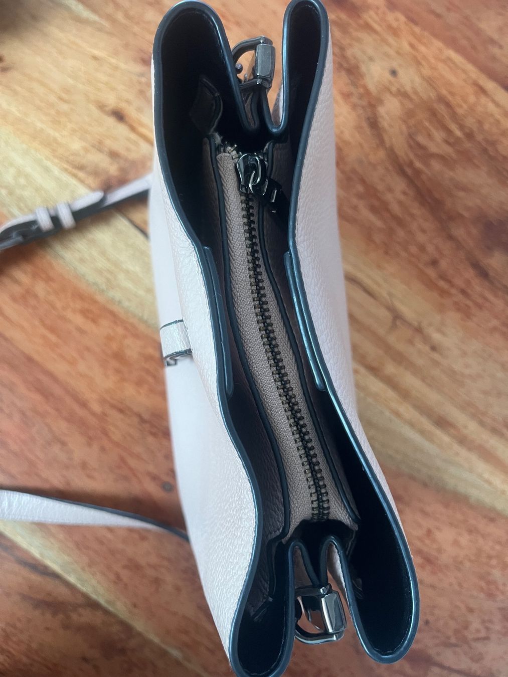 Taschen für Damen: Ledertasche mit Kette, beige, neuwertig – Gebraucht aus Luzern von paulinili 5