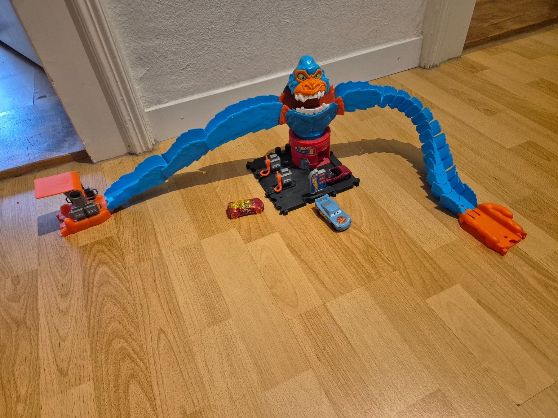 Hot Wheels Spielzeuge: Hotwheels  Auto-Sprungstrecke – Neu (gemäss Beschreibung) aus Zürich von yam_5dw6 1