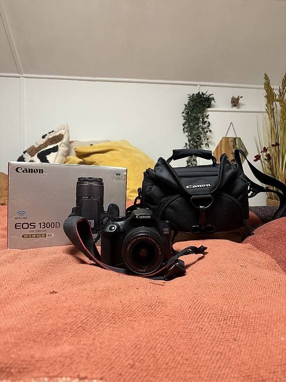 Canon Fotocamera: Canon EOS 1300D inkl. Zubehör – Usato da Uttigen venduto da mia_tn9n