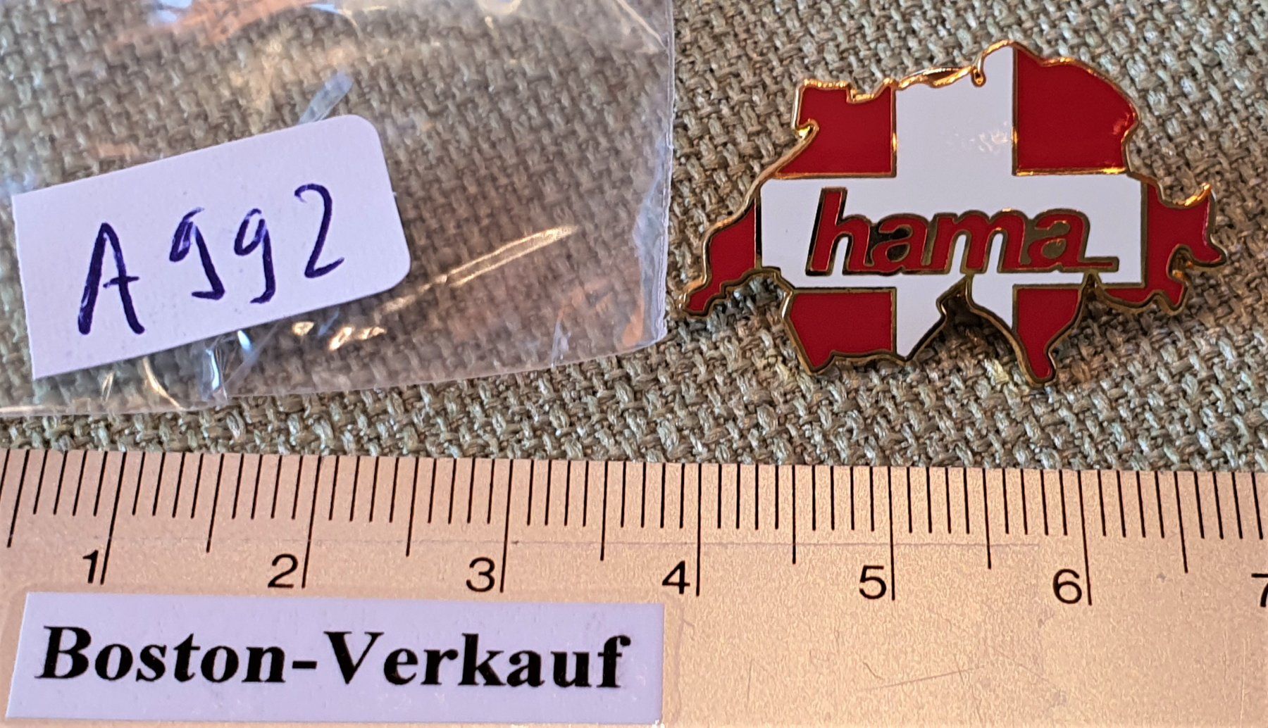 Plaketten & Abzeichen: A992 - Pin Schweiz hama Schweizerkreuz – Gebraucht aus Reinach BL von Boston-Verkauf 2