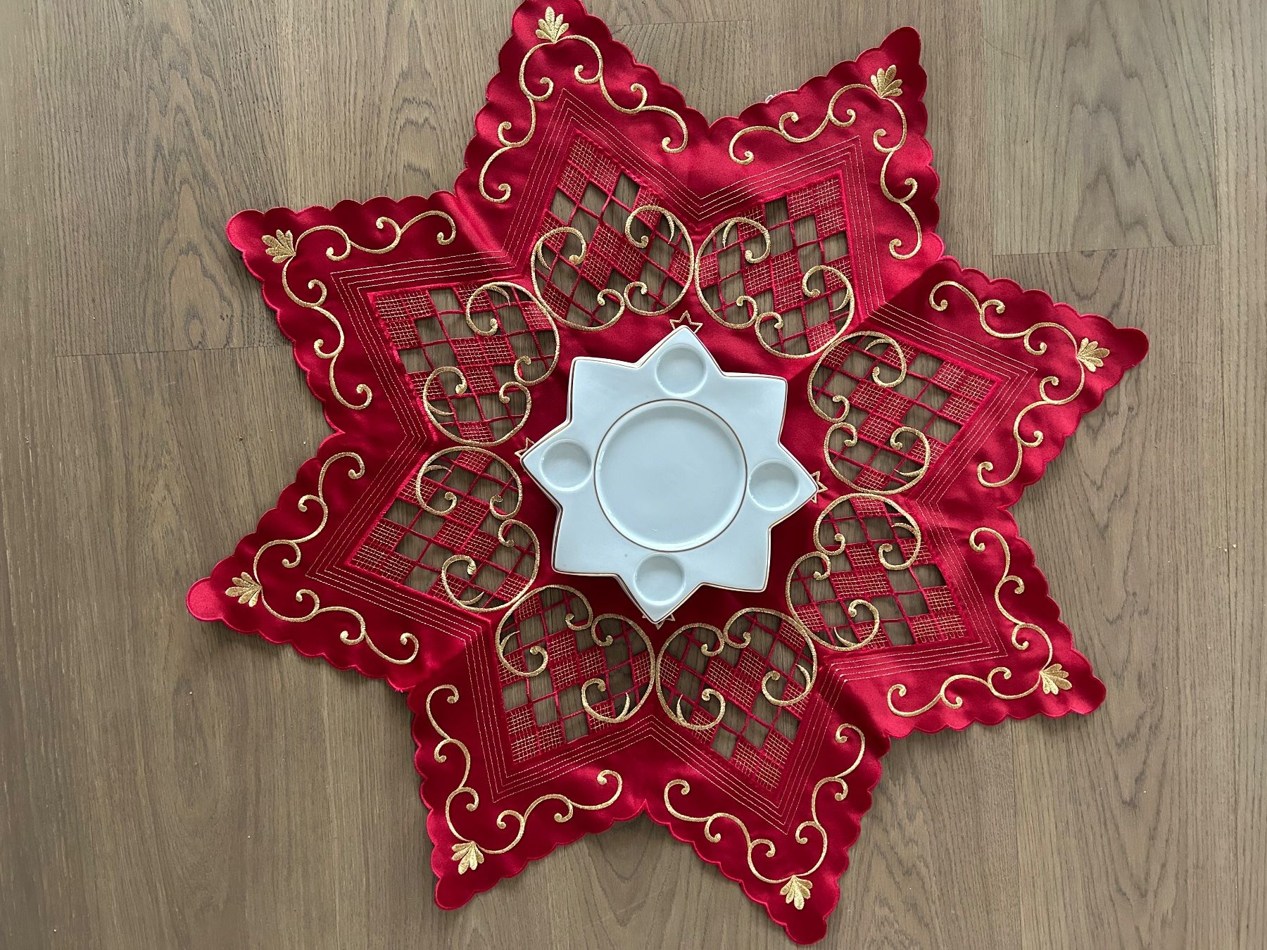 Tutte le decorazioni: X-Mas Wreath & Table Cloth – Nuovo (secondo la descrizione) da Erlenbach ZH venduto da Syssi_C
