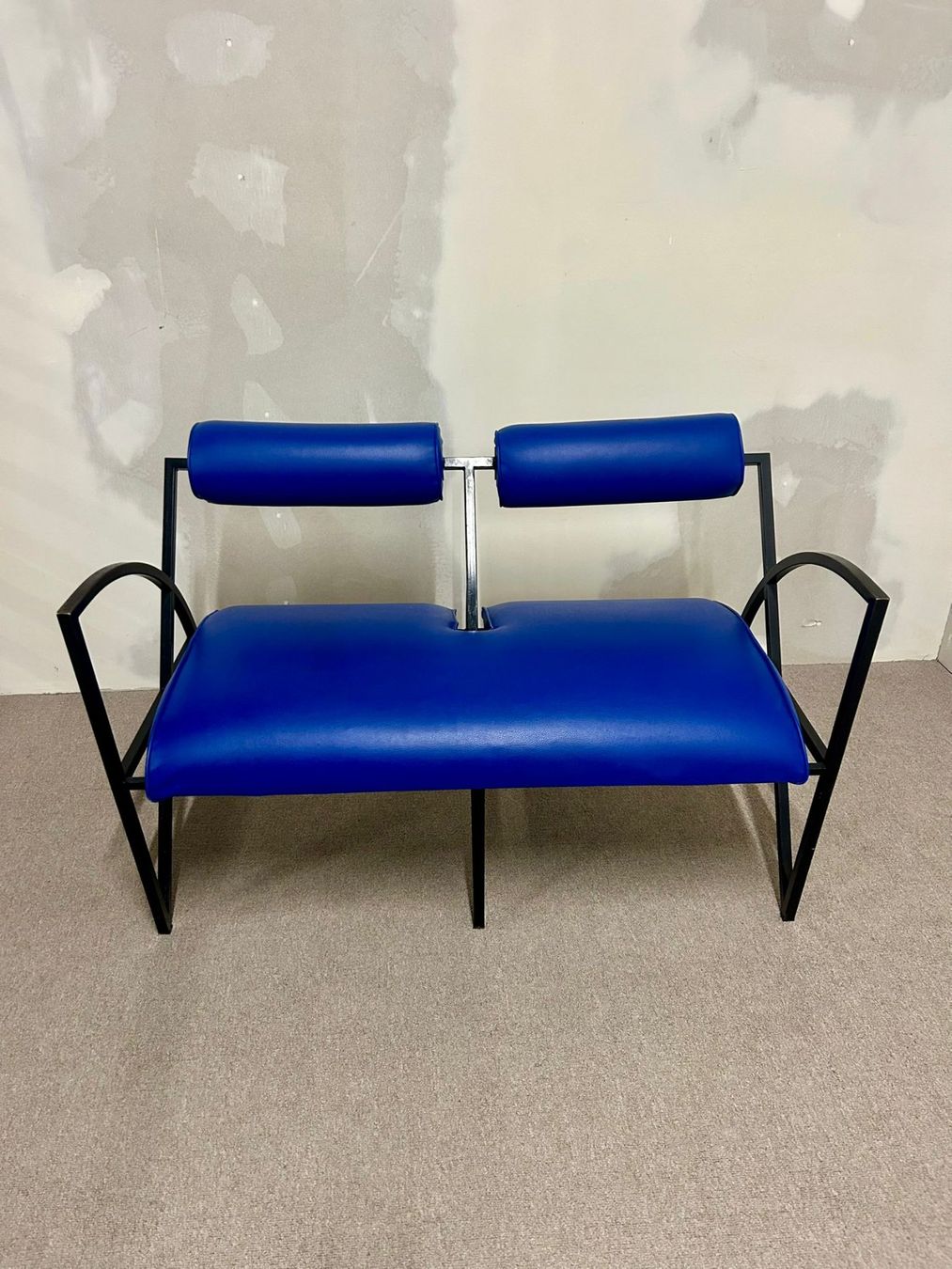 Divani: Blaue Designer Couch, Sofa, Bank 2-plätzig, Metallgestell – Usato da Rickenbach ZH venduto da Insider-Boerse